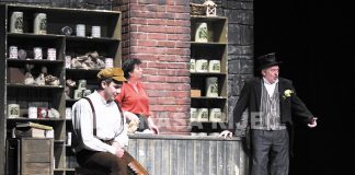 Publika velikim aplauzom nagradila glumce predstave „Sakati Billy sa Inišmana“