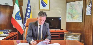 Premijer Bašić potpisao ugovore za projekat Plava voda