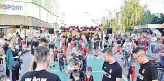 Vatrometom i bakljadom navijači čestitali 76. rođendan Čeliku