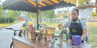 Chika brada Rollin’ caffe