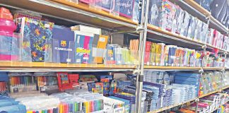 Vrijeme je za kupovinu školskog pribora i udžbenika