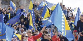 Podignimo zastave i budimo ponosni na domovinu BiH