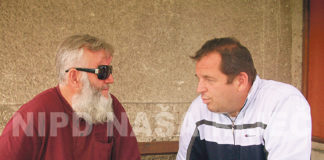 Svjetlo iza tamnih naočala