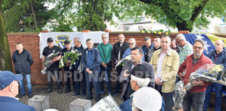 Položeno cvijeće na Spomen-obilježje na kojem su uklesana imena 396 boraca