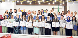 Premijer Bašić i ministar Kozlić upriličili prijem za učenike generacije osnovnih i srednjih škola u ZDK