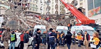 Strah od novih zemljotresa i potraga za stradalima u ruševinama
