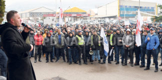 Plata umanjena, štrajk nastavljen