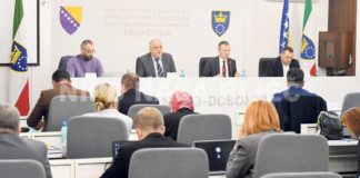 Usvojene izmjene zakona o plaćama i naknadama u organima vlasti i policijskih službenika ZDK