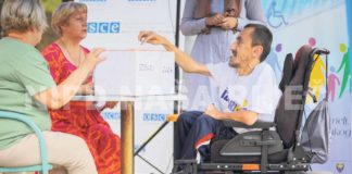 Performansom ukazali na prepreke s kojima se suočavaju na izbornim mjestima