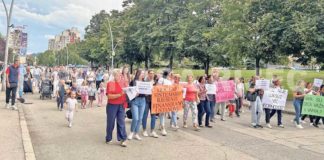 Protestna šetnja uposlenika i roditelja zeničkih vrtića