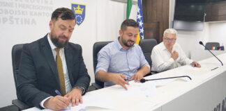 Za izgradnju sportske dvorane i sportskog igrališta 275.190,00 KM