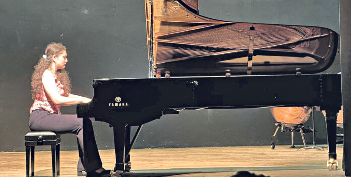 emina-fetahović,-mlada-pijanistica-(1)