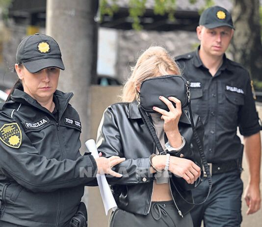 U pretresima pronađeno više od 5 kg droge i oružje