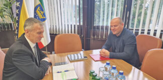 Predstavnik ŠK „NAPREDAK“ Zenica kod predsjedavajućeg Huskića