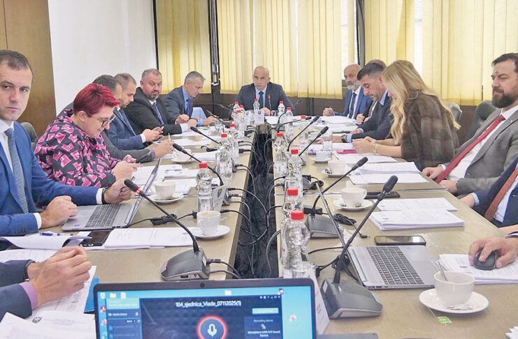 Penzionerima s minimalnom penzijom pomoć od 100 KM