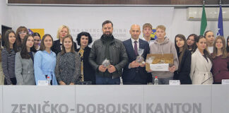 Premijer Pivić ugostio učenike i nastavnike zeničkih škola