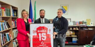 Predstavnici RK „Krivaja“ uručili dres ministru Mušiji