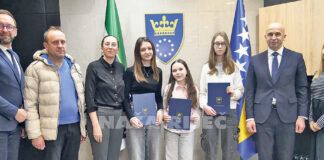 Premijer Pivić primio autore nagrađenih likovnih radova