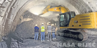Probijena lijeva cijev tunela Crni vrh