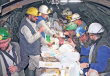 Tradicionalni iftar za rudare u jami Begići–Bištrani