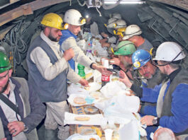 Tradicionalni iftar za rudare u jami Begići–Bištrani