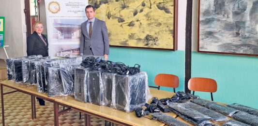 Uručeno 11 računara za kabinet informatike