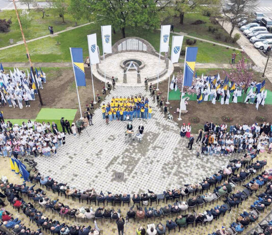 Otvoreno spomen-obilježje šehidima i poginulim braniocima