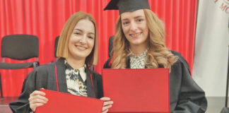 Bliznakinje diplomirale isti dan i stekle zvanje doktorica medicine